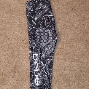 New Bebe bandana print legging capris size XL